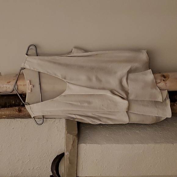 Light Gray/Silver Satin Top high/ low Size M - Picture 1 of 5